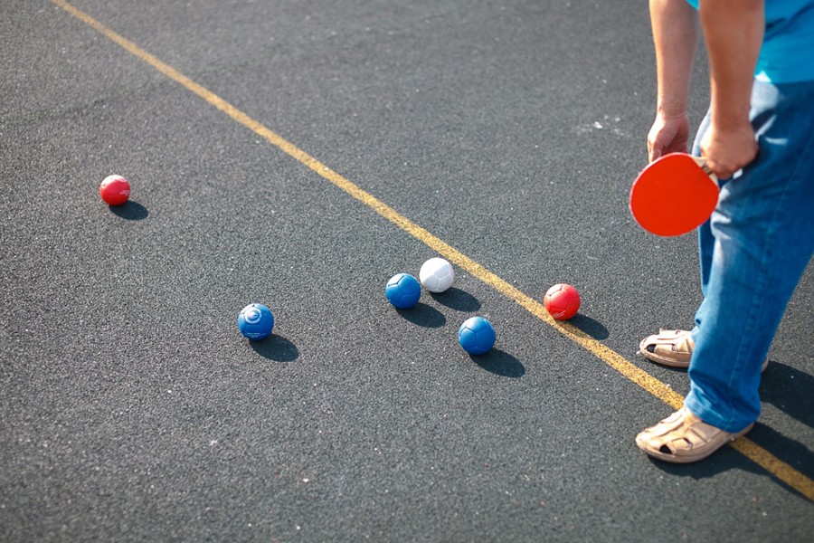 Тренировки по бочча и плаванию