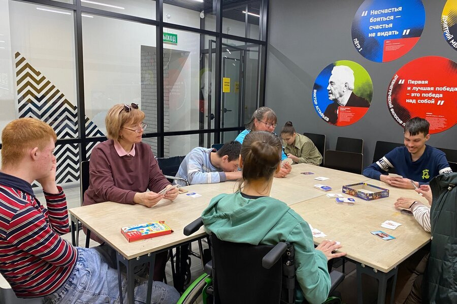 Встреча за настолками крупным планом