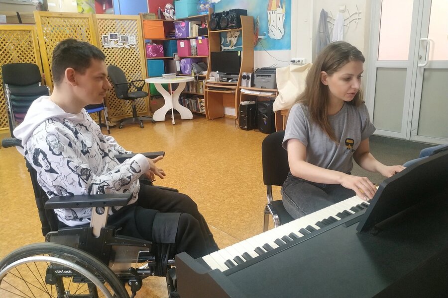 Немного фотографий с занятий вокалом