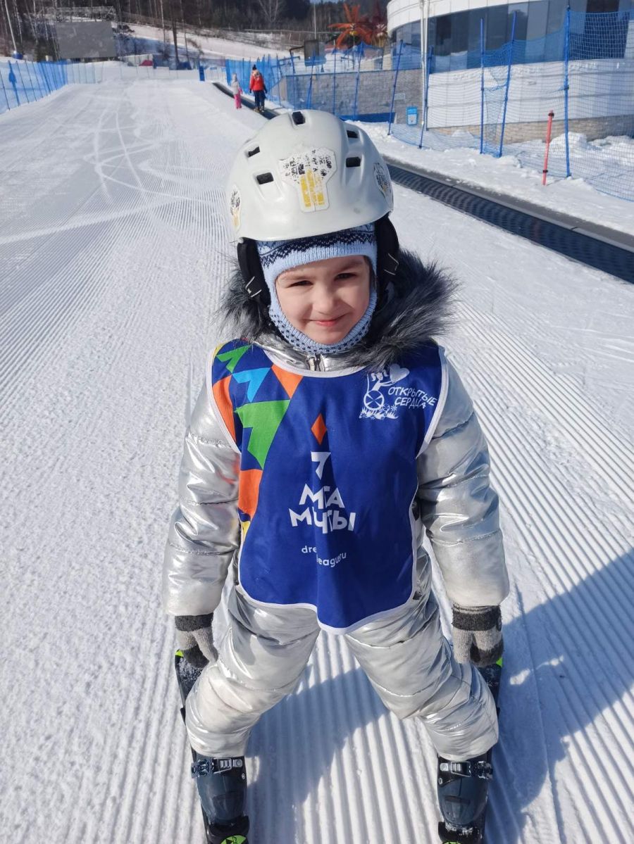 Мещерякова Фируза осваивает учебный склон