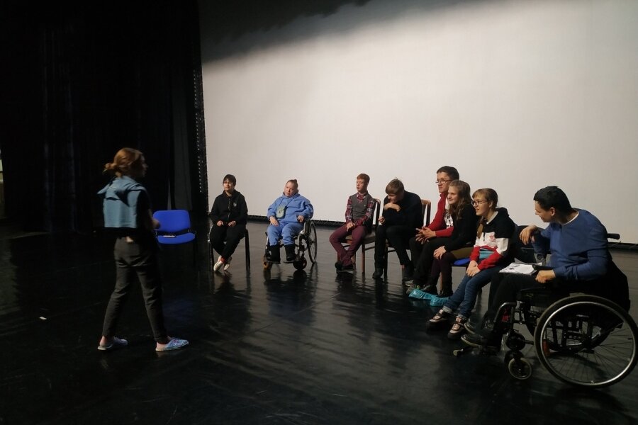 Занятия по актерскому на сцене