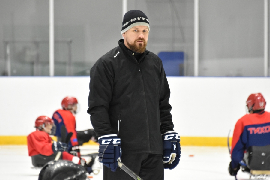 Знакомим с тренерским составом сборов