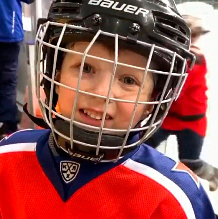 Поздравления друзей. Юлия Байтерякова и малыши ХК &laquo;Фростик&raquo;