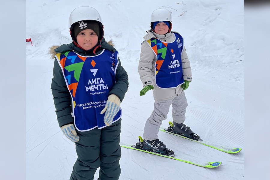 Борисовы Кирилл и Паша на большом склоне