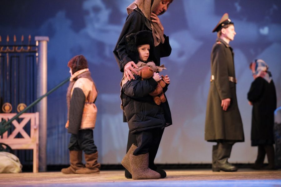 Стойкости защитников Ленинграда посвящается