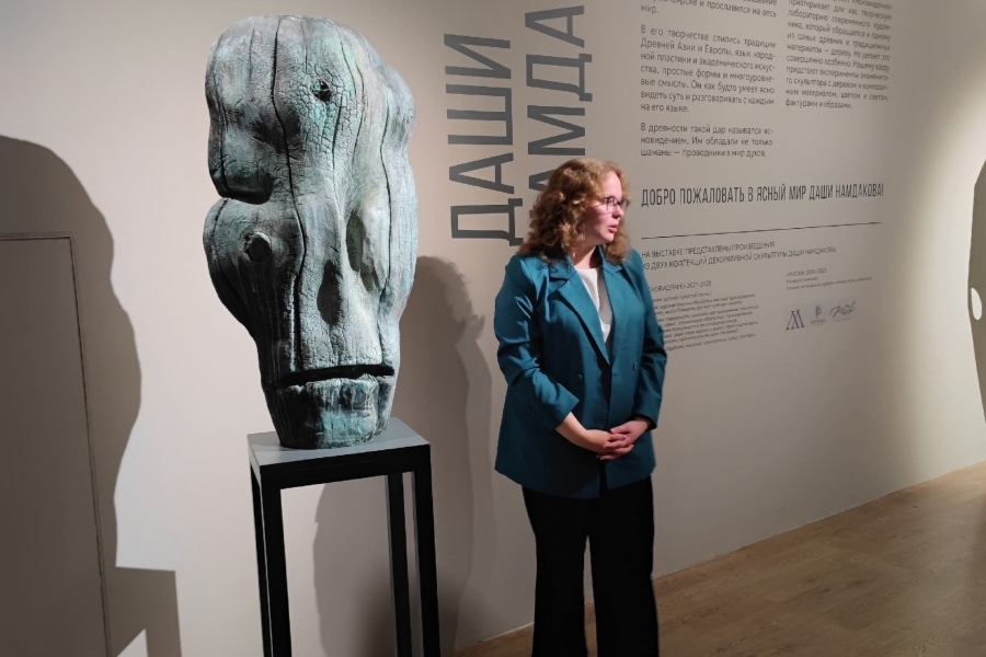 Чуть-чуть атмосферы выставки знаменитого скульптора Даши Намдакова «Ясновидение»