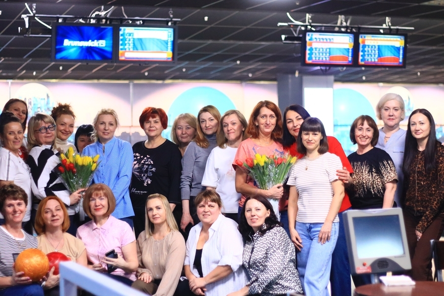 Страйк по плохому настроению! Праздник для мам в боулинге