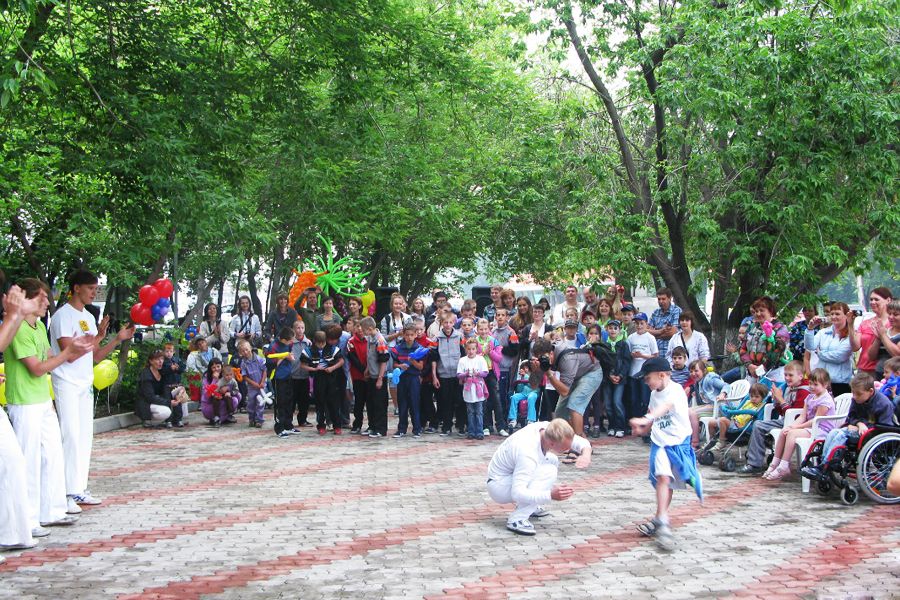 Бегом, ползком и на коляске! &ndash; детская площадка, адаптированная для разных детей ждет посетителей