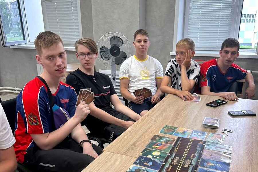 Лето время выездных настольных игр