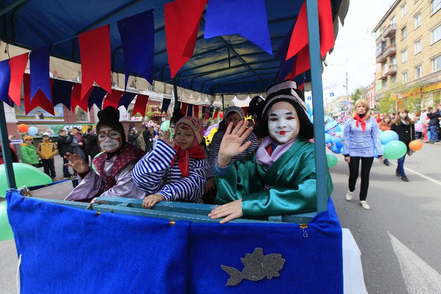 &laquo;В синем море, в белой пене...&raquo; &ndash; детский карнавал 2013 в Красноярске