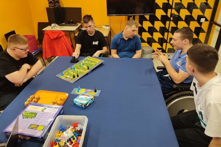 Время придумать название