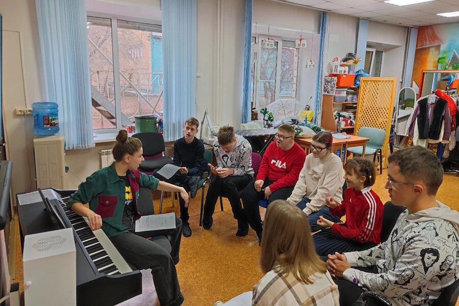 Сценическая речь, ритм и вокал важные части подготовки новогоднего спектакля