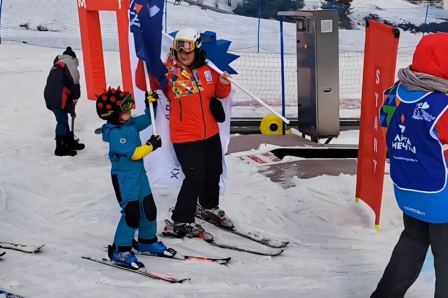 С флагом Белогоркина Маргарита