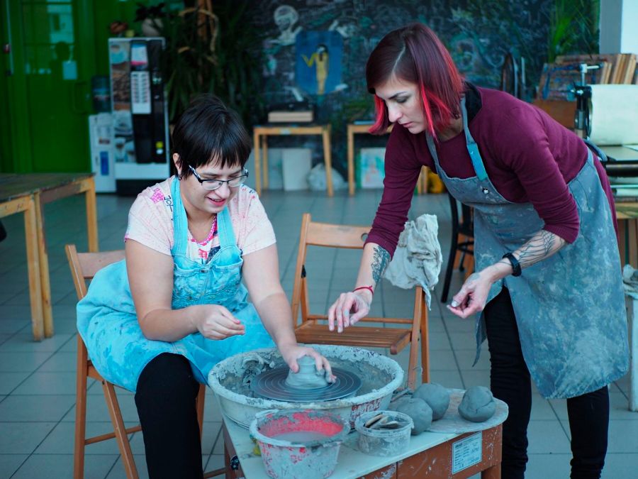 Синички в глине, снегири в красках!