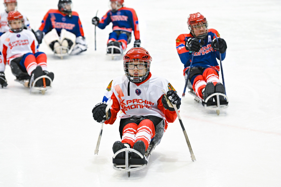 Красная молния в лицах. ДОСЬЕ #17