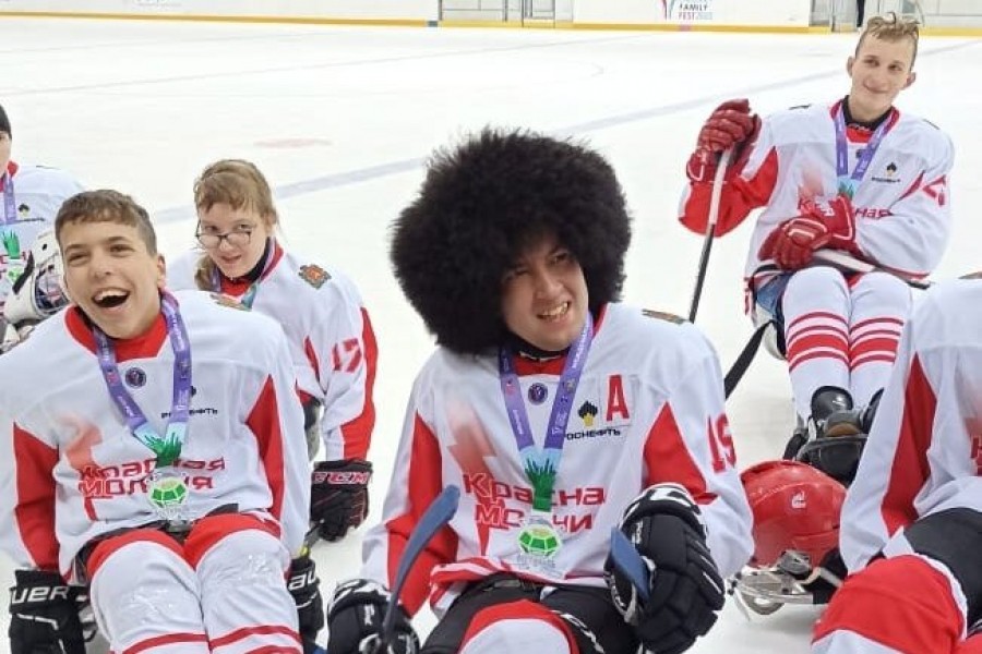 Поздравили Андрея Зырянова с днём рождения