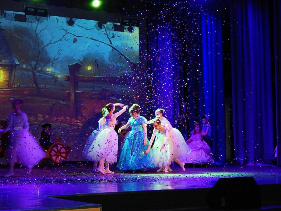 Помогать просто. «Золушка» для школьников города