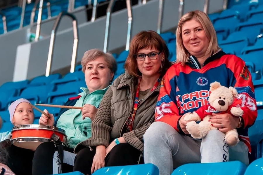 Ищем в обзоре наших болельщиков! Молния жги