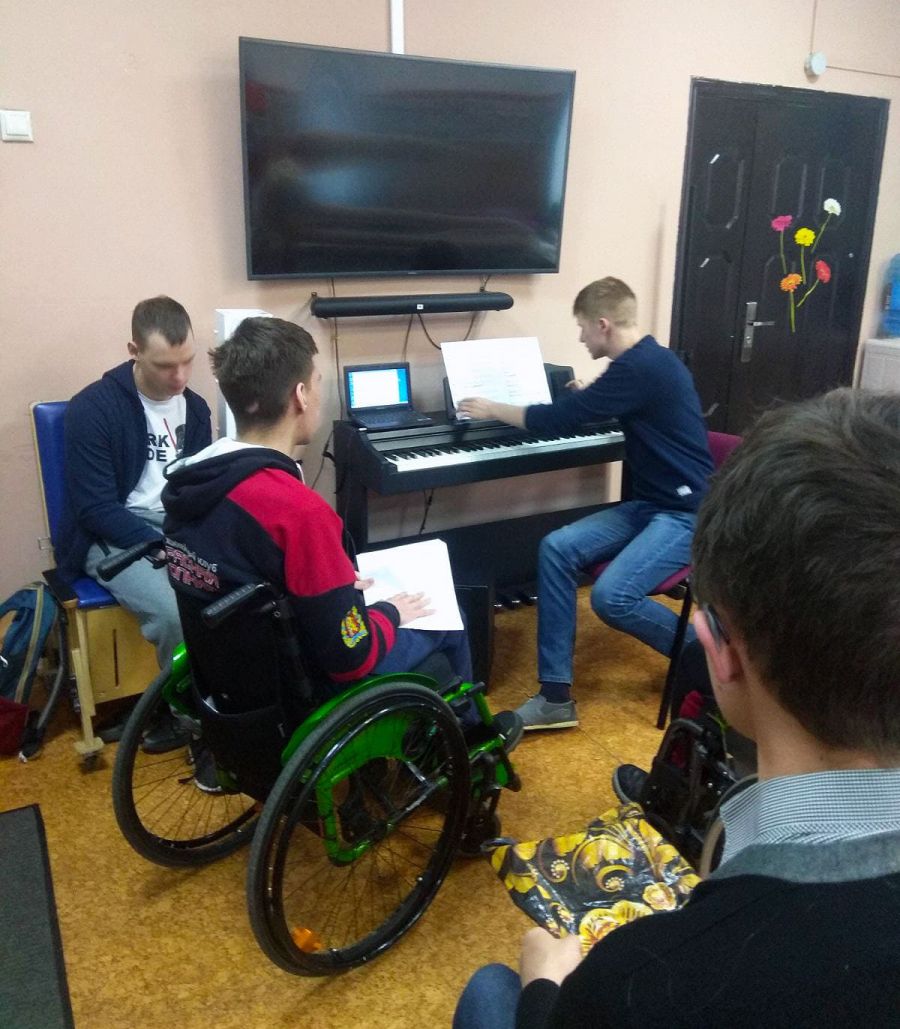 А в студии продолжается подготовка нового спектакля