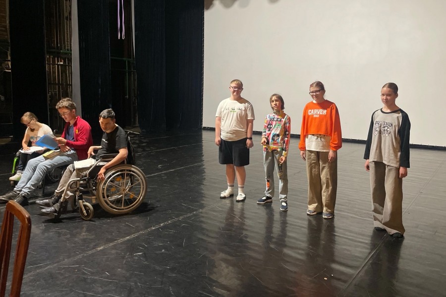 А в студии продолжается работа над новой постановкой