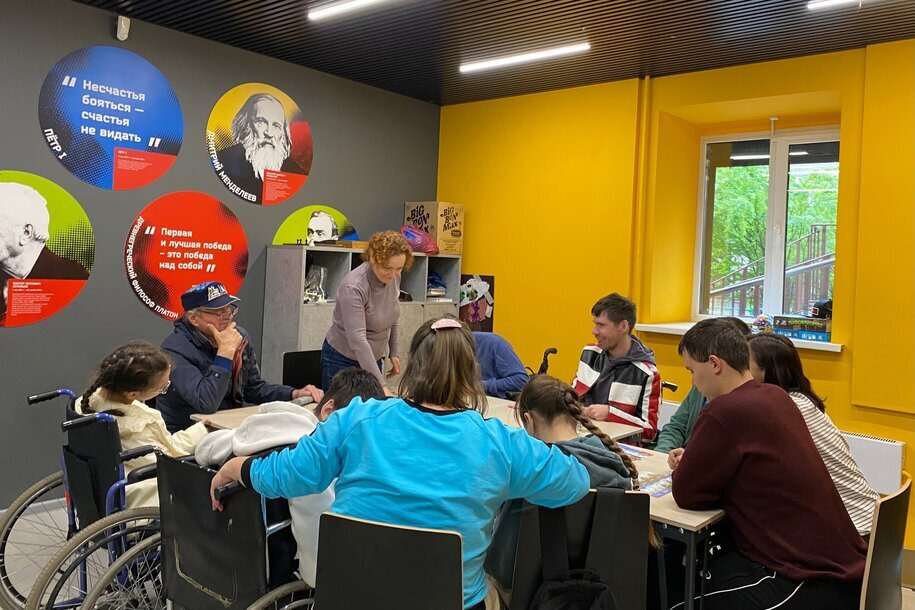 Стульчики и  &laquo;Мачи Коро&raquo;