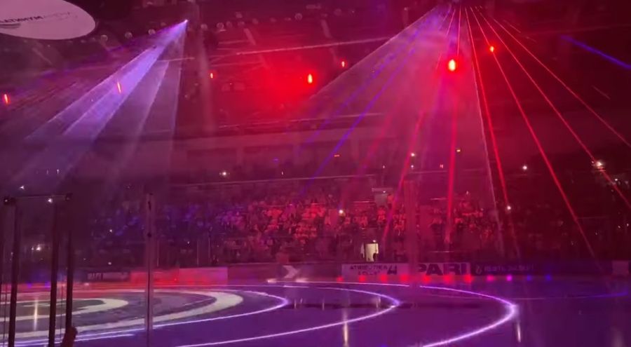 Часть предматчевого шоу