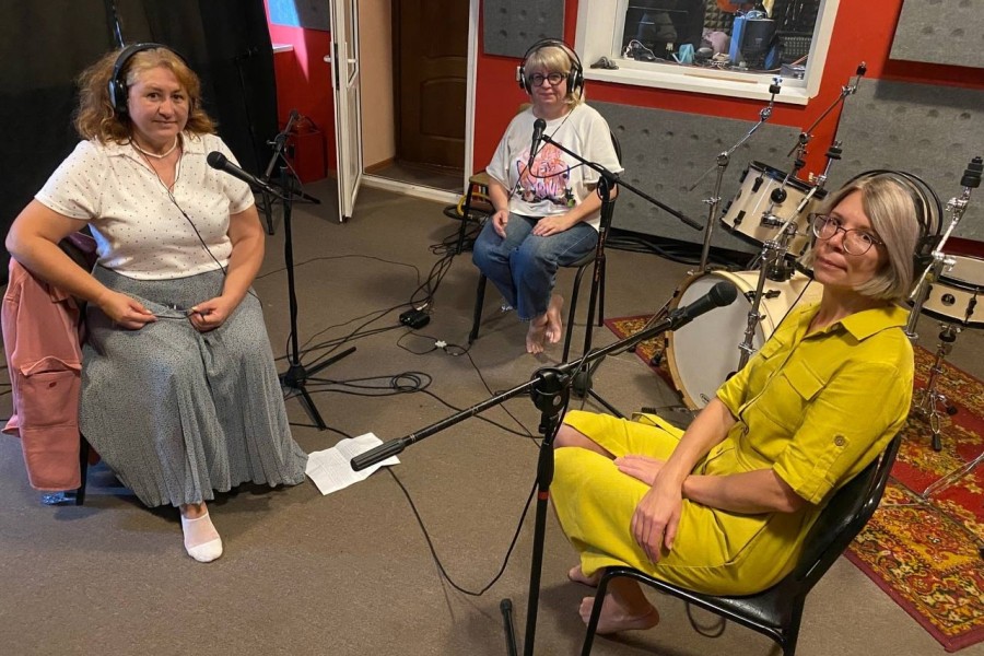 Уже завтра школы откроют свои двери для детей, а мы спешим к вам с новым подкастом!