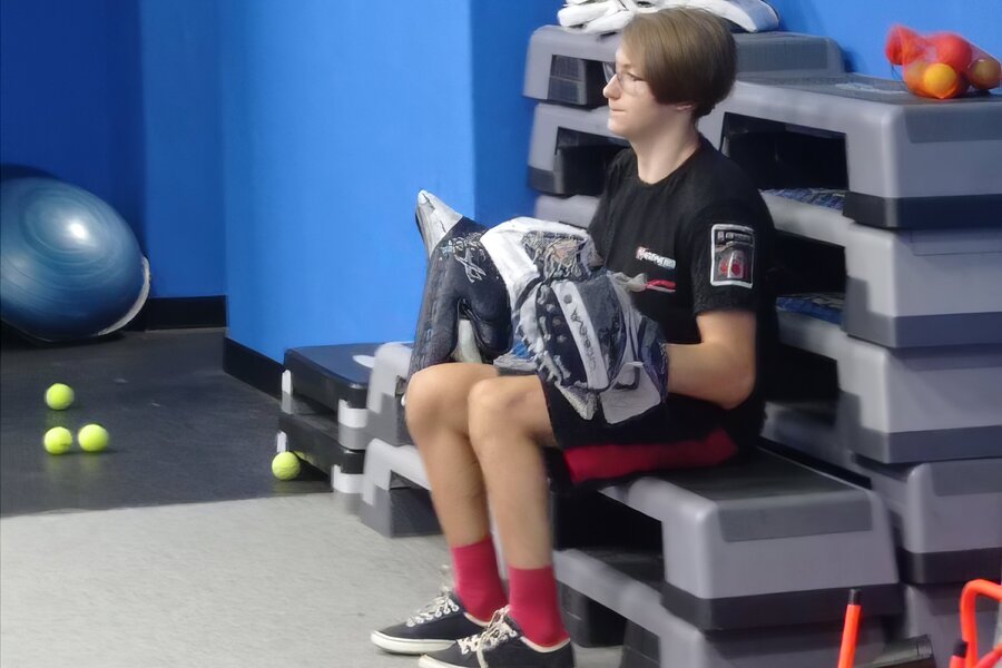 Одним глазком заглянем понаблюдать за тренировкой вратарей