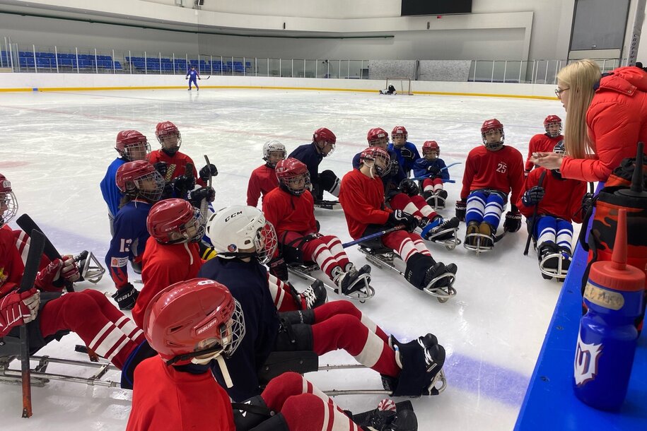 Планы на день: Ледовая тренировка, теория хоккея, а вечером болеть за ХК &laquo;Сокол&raquo; Красноярск