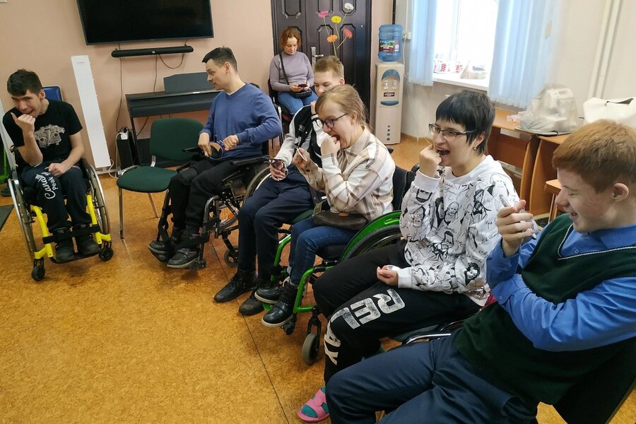 А в студии продолжаются занятия