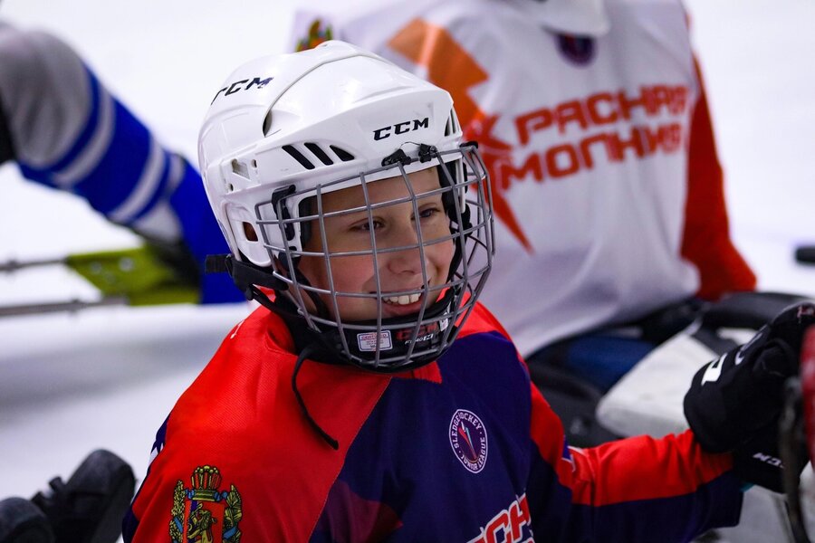 Внимание, друзья! Команда «Красная молния» объявляет набор в нашу дружную семью!