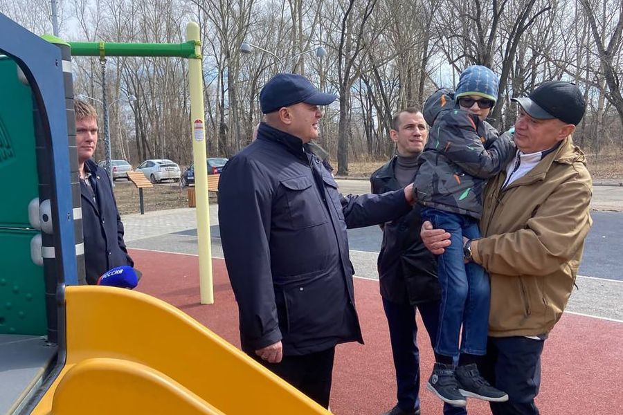 Юный красноярец попросил у мэра Владислава Логинова удобный пандус в его доме