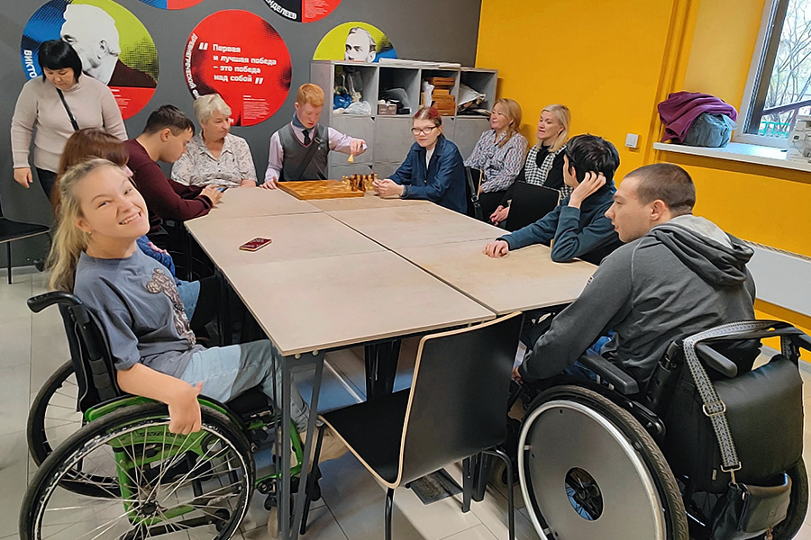 Нас становится всё больше