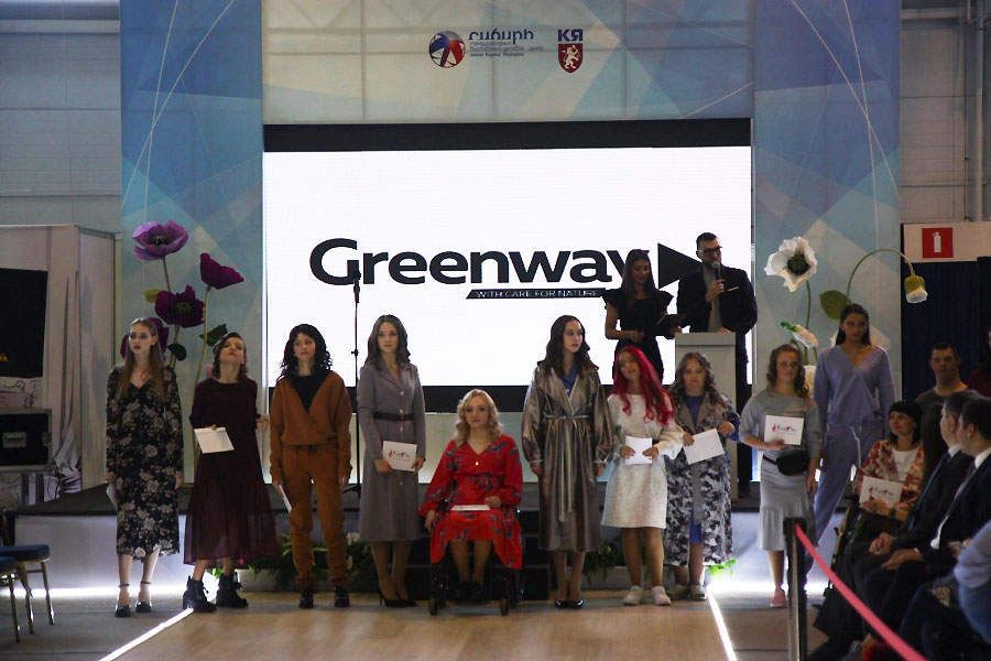 Инклюзивный показ мод на SIBERIAN FASHION MARKET