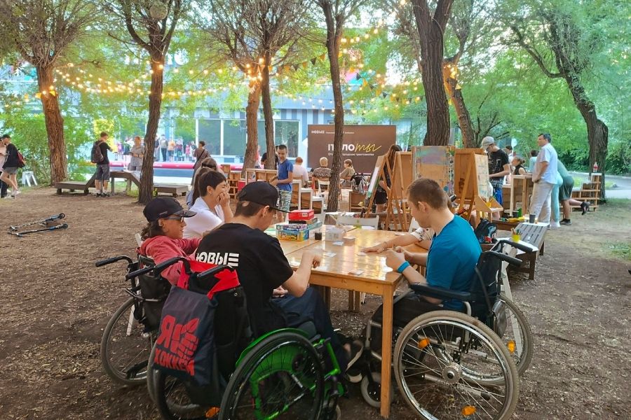 Вечер субботы в сквере &laquo;ПилоТЫ&raquo;