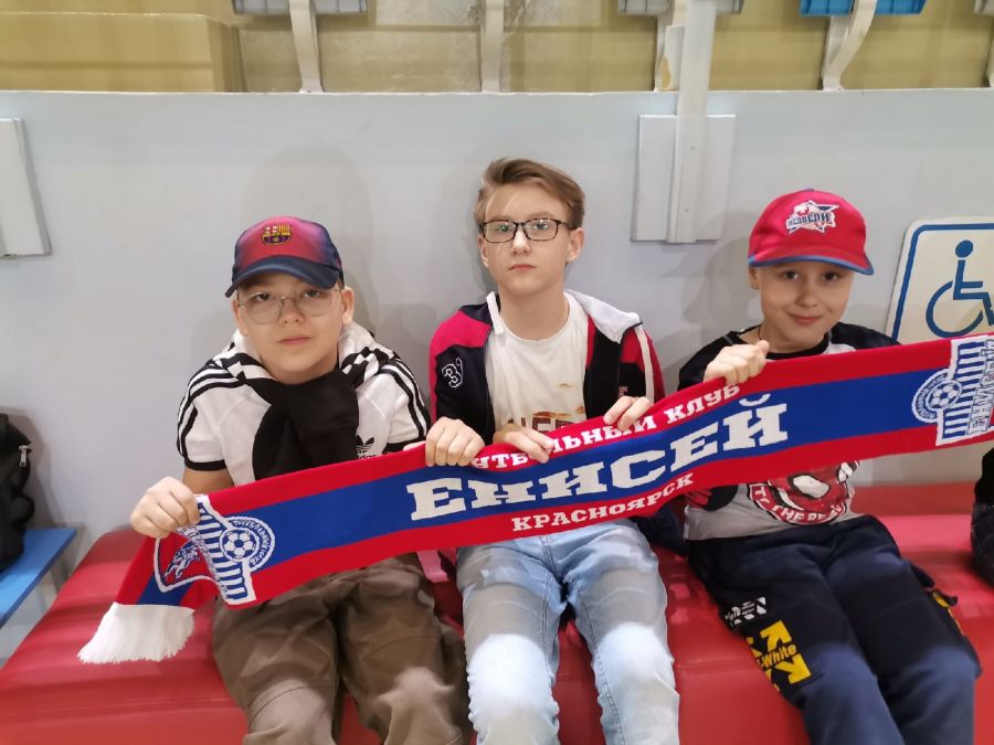 Красная молния тренируется и топит за Енисей