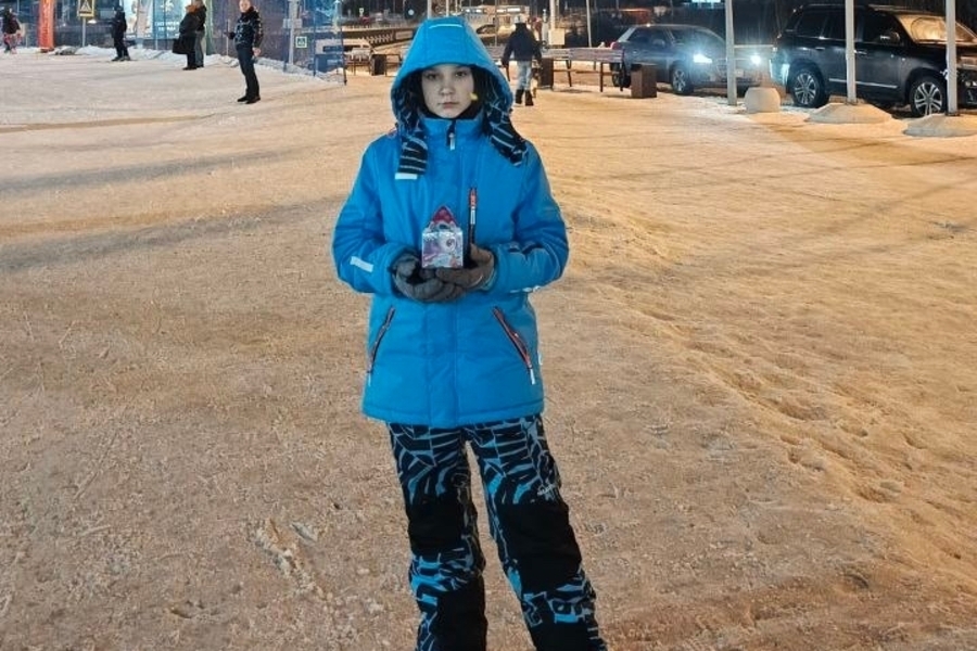 Иванов Кирилл получил свой заслуженный подарочек за рисунок