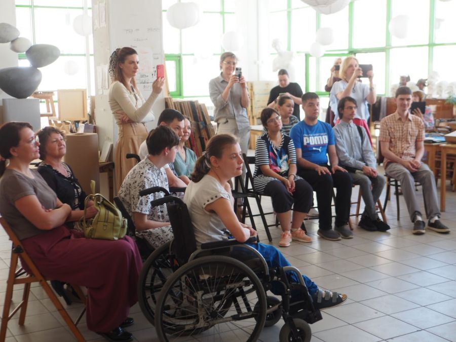 Сегодня в красноярской Поздеевке открылась итоговая выставка &laquo;Мастерской особых художников&raquo;