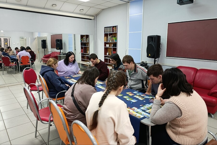 С настолками в Белом