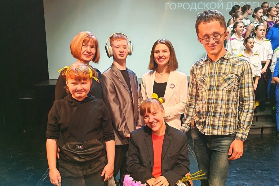 Давно вам не писали, а всё потому, что готовились к юбилею нашего дворца культуры, 55 лет!!!