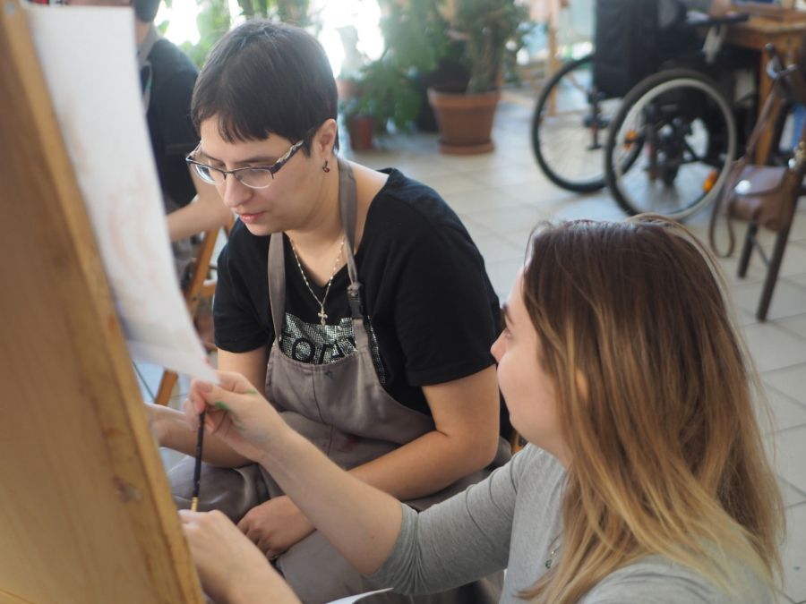 Продолжаются занятия особых художников