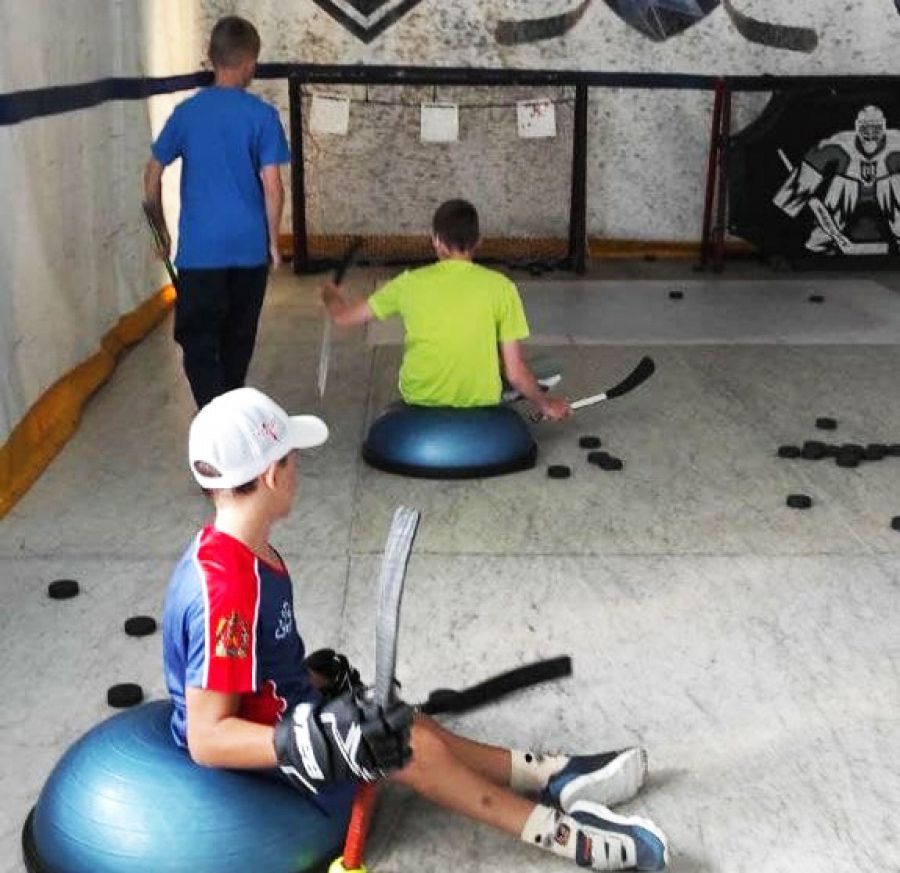 Тренировки в Хоккейном центре &laquo;Frost Stick&raquo;