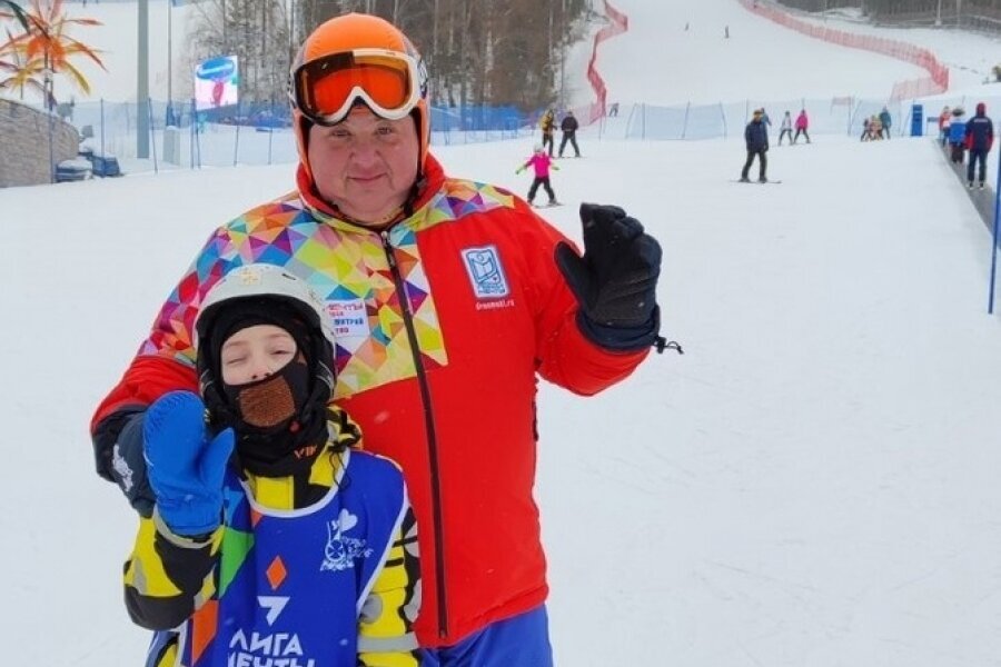 Ларин Егор впервые сам съехал с большой горы